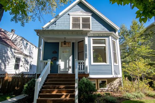 3931 Bernard St, Chicago, IL 60618-3201