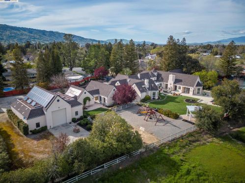 609 Blossom Ct, Pleasanton, CA 94566-7783