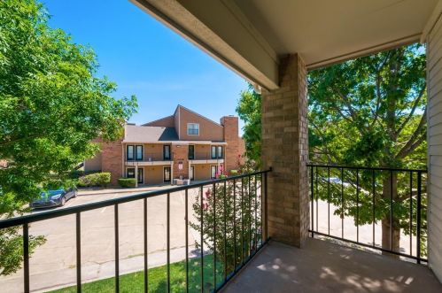 5806 Marvin Loving Dr, Garland TX  75043-7744 exterior