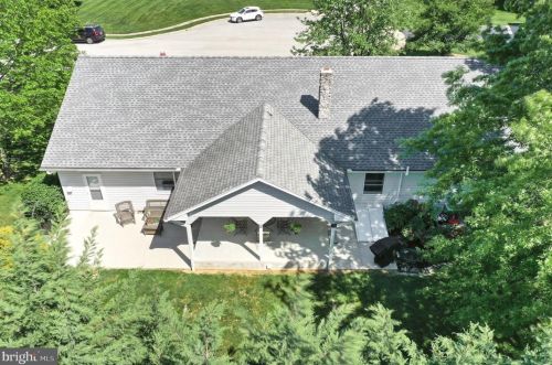 2865 Admire Springs Dr, York PA  17315-4584 exterior