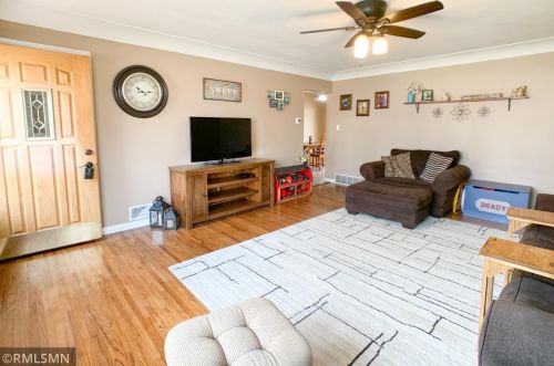 114 Lake Ave, Gaylord, MN 55334-2255