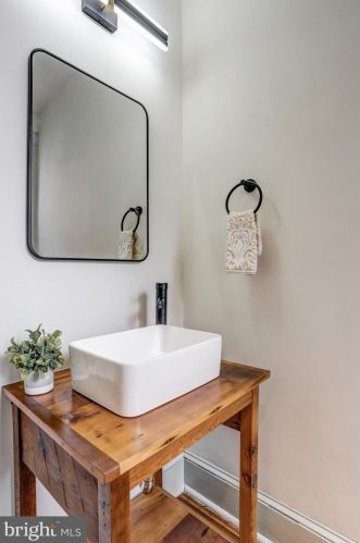 313 Ross St, Lancaster PA  17602-1941 exterior