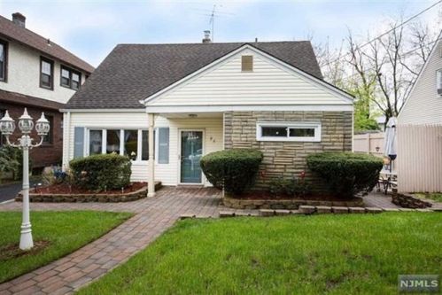 96 Van Buskirk Rd, Teaneck, NJ 07666-6210