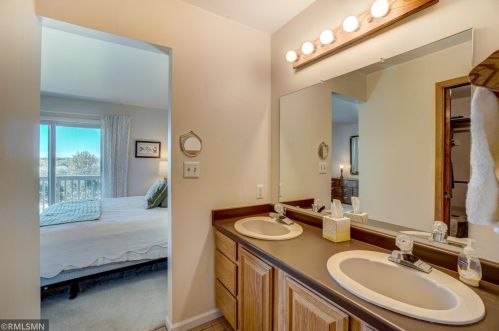 3282 Camelot Dr, Saint Paul MN  55125-2754 exterior