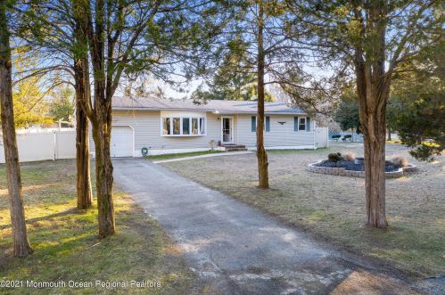 3 Honeysuckle Ln, Jackson Twp, NJ 08527-4518