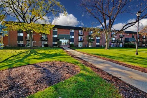 1557 Irving Park Rd, Itasca, IL 60143-1582
