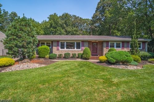 111 Livingston Ave, Edison, NJ 08820-2233
