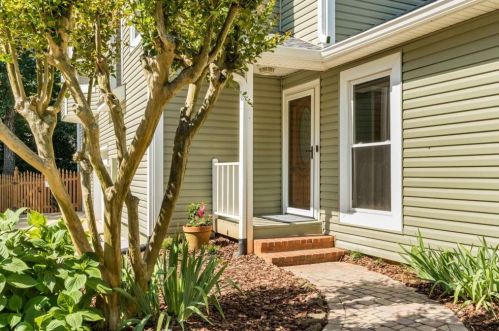1095 Bailiff Ct, Atlanta, GA 30319-2664