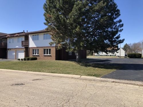 965 Innsbruck Ln, Hollowayville, IL 61356-2558