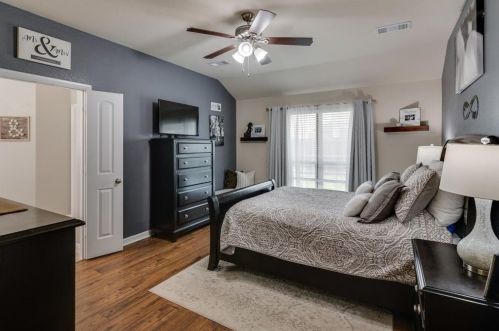 524 Crown Oaks Dr, Fort Worth TX  76131-4264 exterior