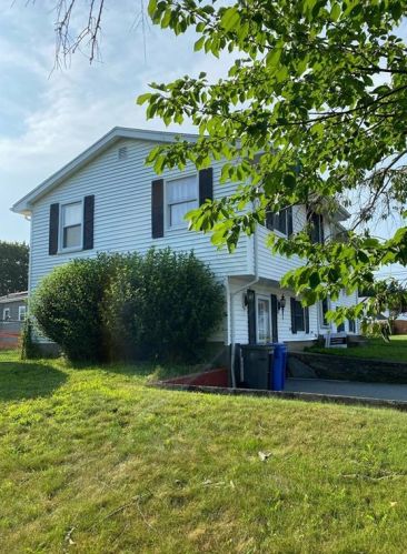 1 Weetamoe Rd, Middletown, RI 02842-4530