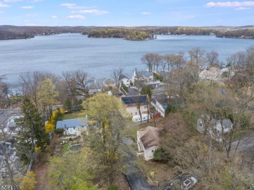 15 Hillside Ave, Hopatcong, NJ 07843-1757