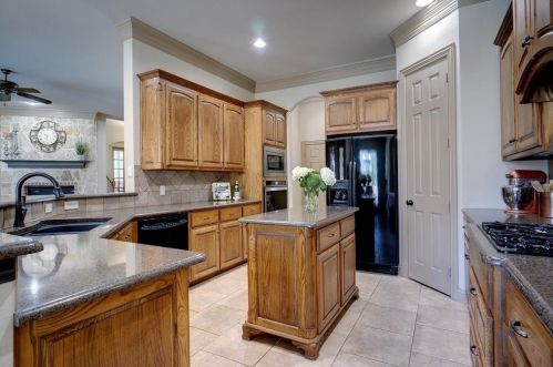 7909 Country Oak Dr, Fort Worth TX  76182-8944 exterior