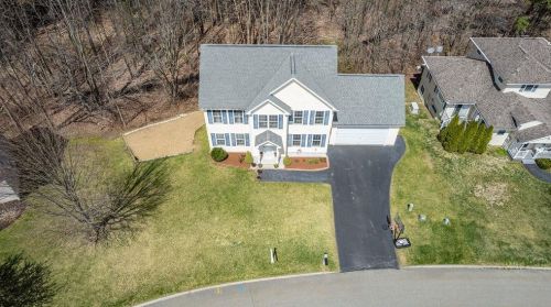 5 Memory Ave, Nashua, NH 03062-1659