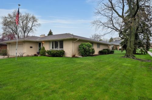 3500 Plum Grove Dr, Rolling Meadows IL  60008-3247 exterior