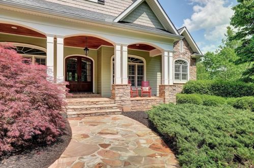 175 Raspberry Ln, Clarkesville, GA 30523-1351