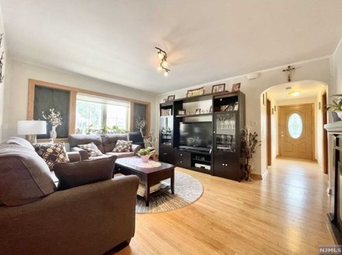 11 Morris Ave, Outwater, NJ 07026-3713