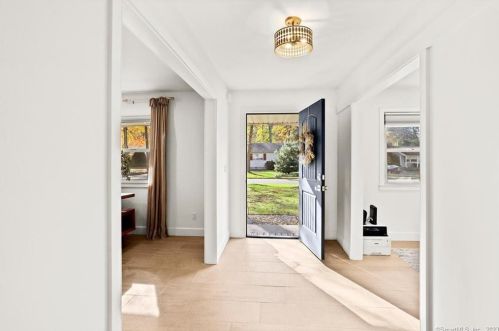 27 Oriole Dr, Norwalk CT  06851-5608 exterior