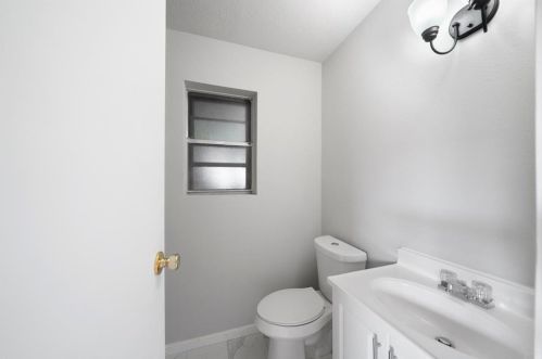 205 Bert St, Angleton TX 77515-5274 exterior