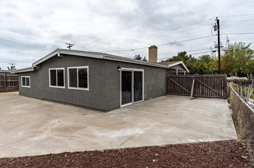 2848 Yvonne St, Oceanside, CA 92056-4237