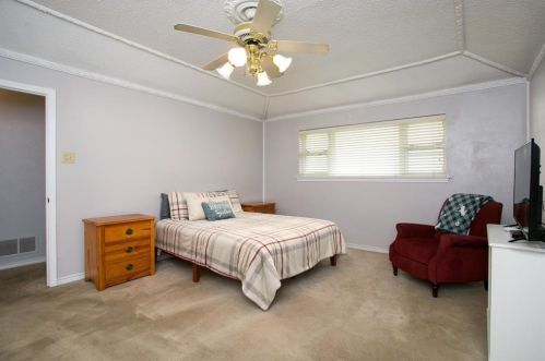 2702 Peach Tree Dr, Carrollton TX 75006-4735 exterior