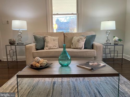 9407 Colesville Rd, Silver Spring MD 20901-4819 exterior