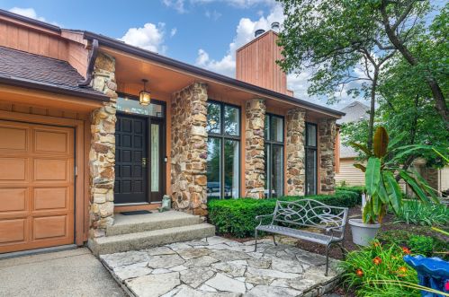 1505 White Eagle Dr, Naperville, IL 60564-9759