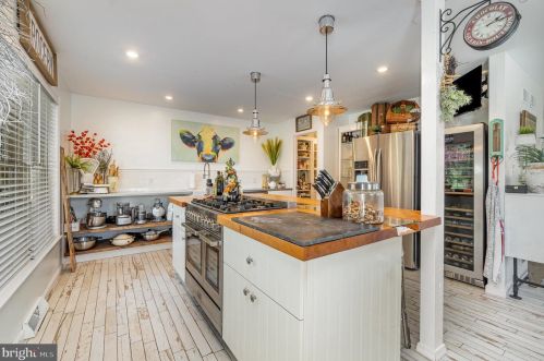 691 Royal View Dr, Lancaster PA  17601-2874 exterior