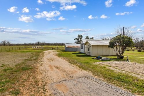 183 Blisard Rd, Webberville TX 78621-5018 exterior