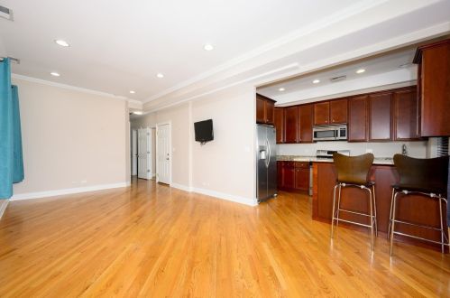 2050 Western Ave, Chicago, IL 60647-4168