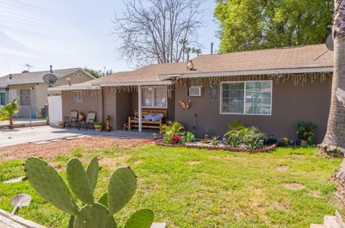 18867 10th St, Bloomington, CA 92316-3428