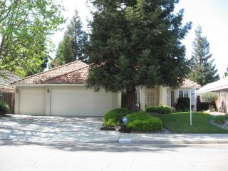 8175 Yorktown Dr, Fresno, CA 93720-2267