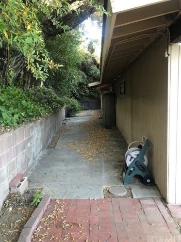 3777 Lockerbie Ln, Glendale CA 91208-1027 exterior