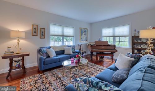 3 Twin Oaks Holw, Lancaster PA  17601-2234 exterior