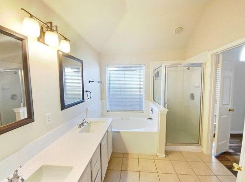 11000 Colonel Winn Loop, Austin TX  78748-2527 exterior