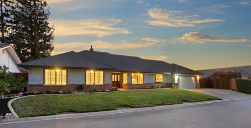 1422 Iris Dr, Lodi, CA 95242-3594