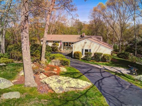 3 Baron Ct, Gales Ferry, CT 06335-1602