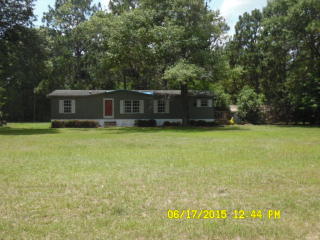 75 Holly St, Jesup, GA 31545-7622