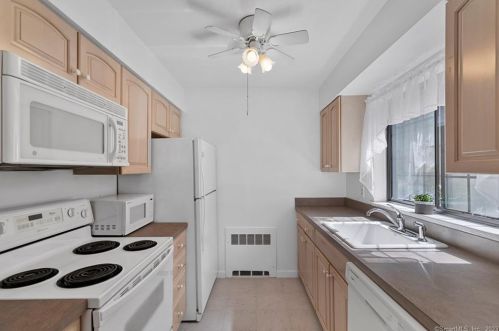 559 Swanson Cres, Milford, CT 06461-2735
