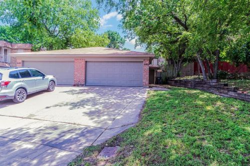 2107 Mistletoe Ave, Fort Worth TX  76110-1144 exterior