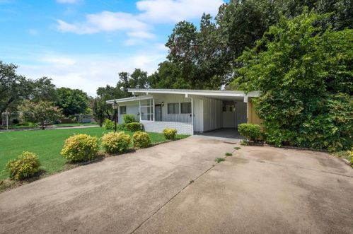 8332 Carrick St, Fort Worth TX  76116-6818 exterior