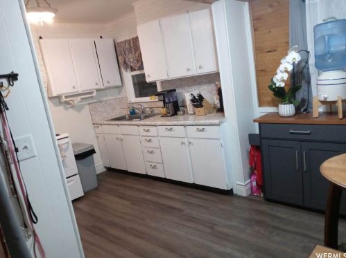 88 D St, Helper, UT 84526-1221