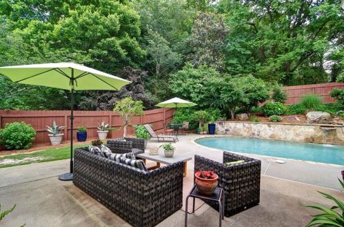 2200 Foxboro Ln, Atlanta GA  exterior
