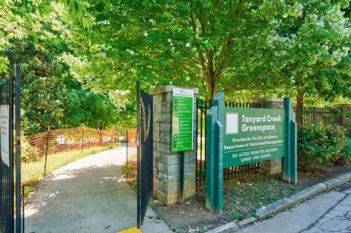 380 Hascall Rd, Atlanta GA  30309-2224 exterior