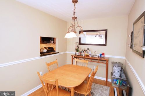 54 Cheverny Ct, Trenton NJ 08619-4718 exterior