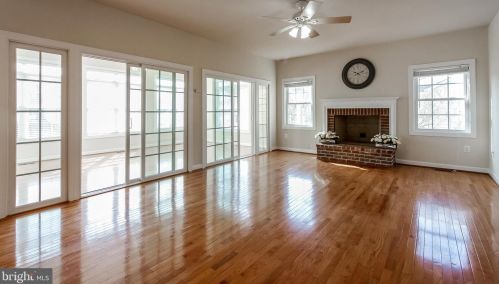 7337 Hooes Rd, Springfield VA  22152-3704 exterior