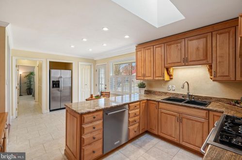 8017 Ellet Rd, Springfield VA  22151-1921 exterior