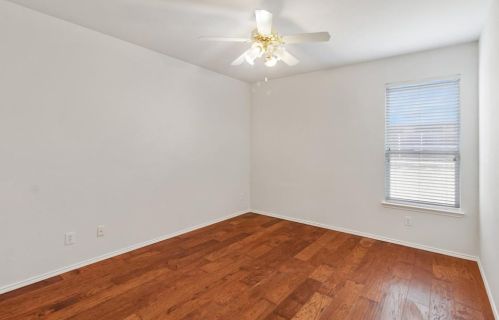 950 Grn Pond Dr, Garland TX 75040-1075 exterior