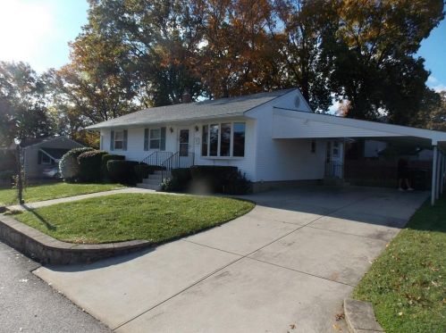 33 Sheffield Ave, Coventry, RI 02816-5243