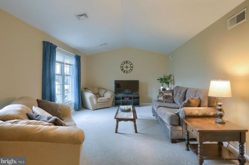 11 Mel Ron Ct, Carlisle PA  17015-8406 exterior